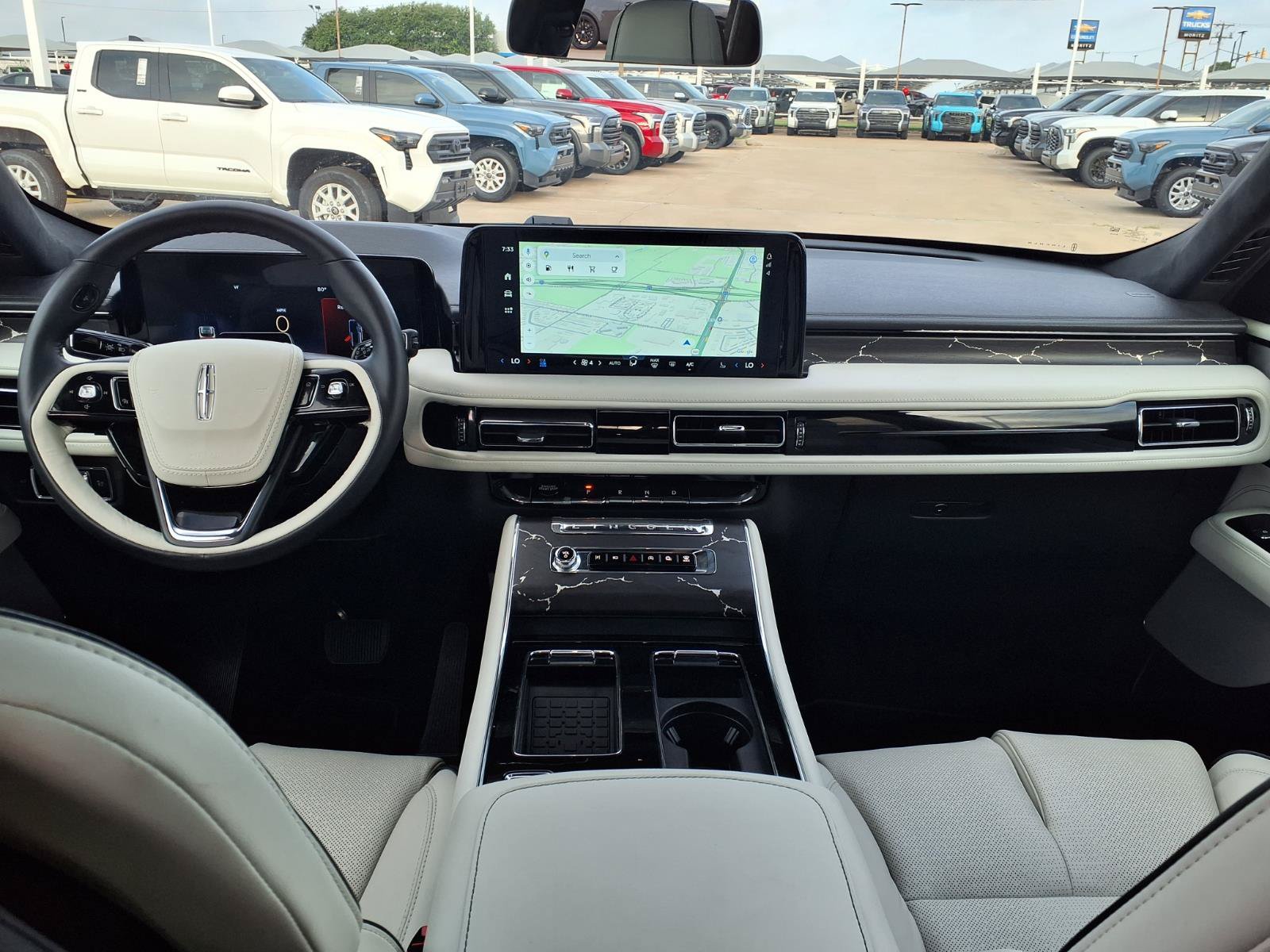 Used 2025 Lincoln Aviator Black Label w/ Jet Appearance Package AWD/4WD image 11