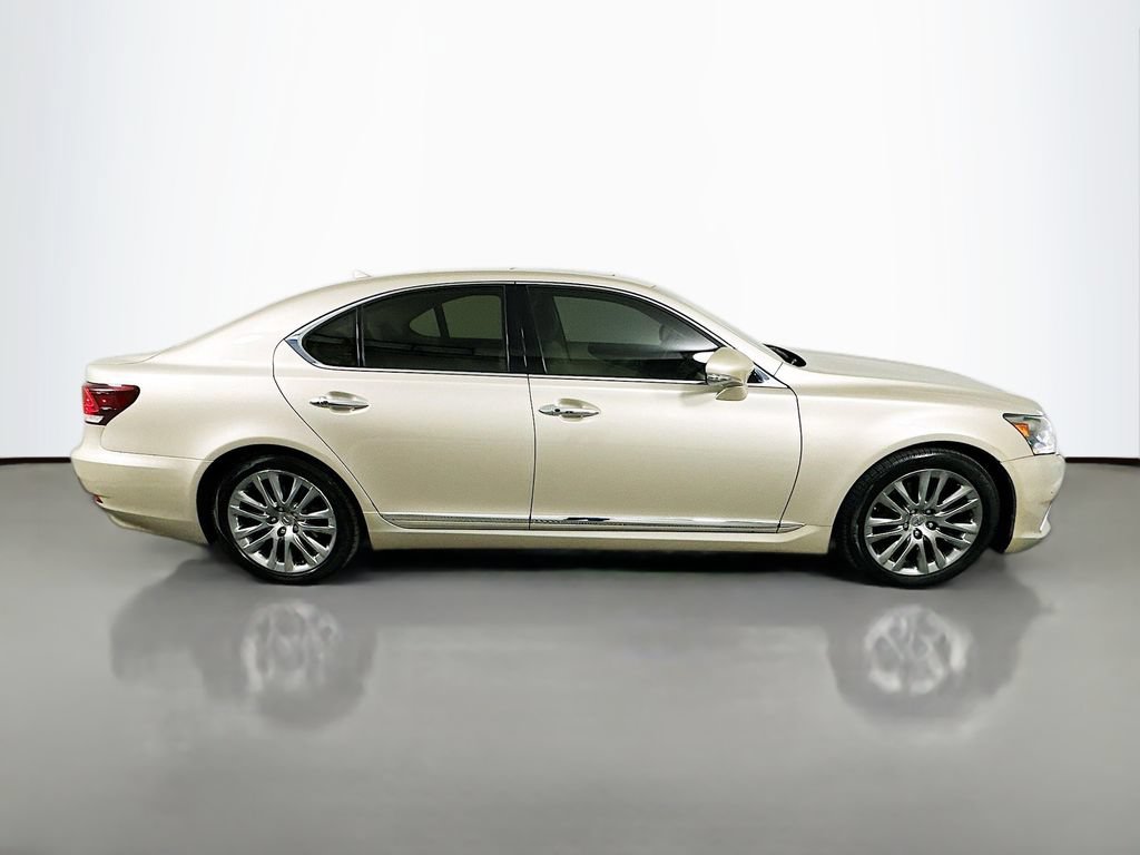 Used 2013 Lexus LS 460 w/ Comfort Pkg RWD image 4