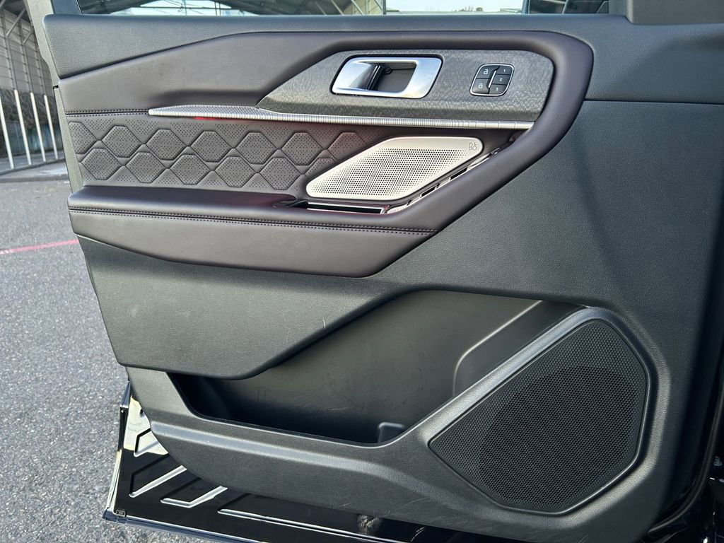 Used 2025 Ford Explorer Platinum w/ LUX Leather Package AWD/4WD image 22