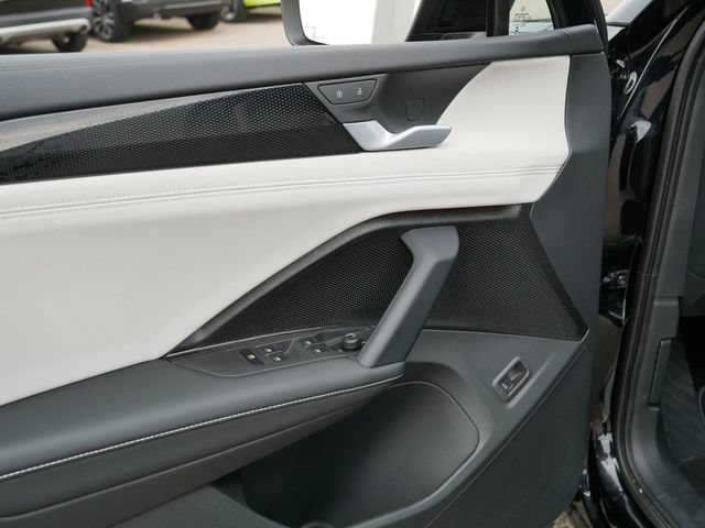 Certified 2025 Volkswagen Tiguan SE AWD/4WD image 16
