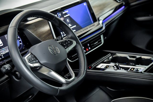 Certified 2025 Volkswagen Atlas SEL Premium R-Line image 12