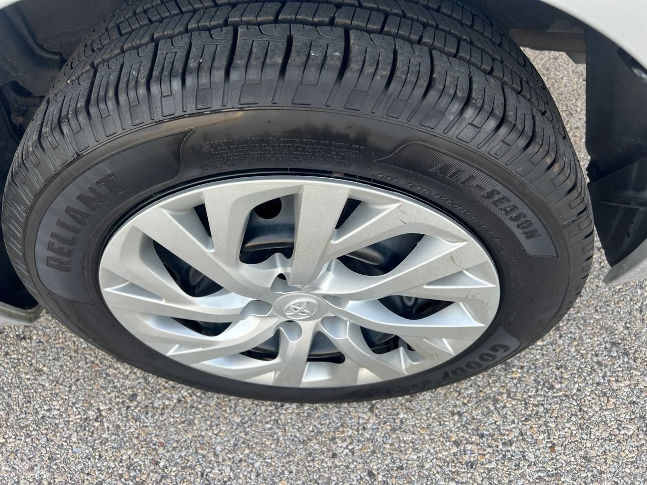 Used 2019 Toyota Corolla LE FWD image 17