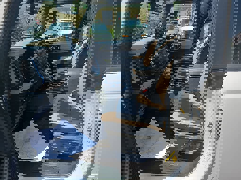 Used 2023 Ford Bronco Wildtrak image 15