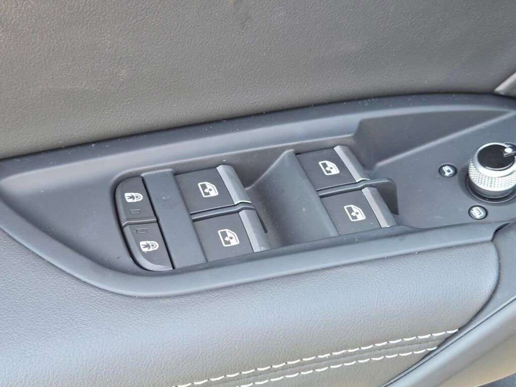Used 2025 Audi Q5 2.0T Premium Plus image 36