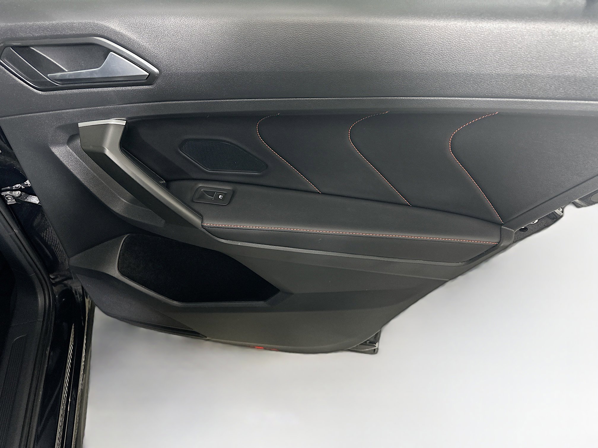 Used 2024 Volkswagen Tiguan Wolfsburg Edition image 31