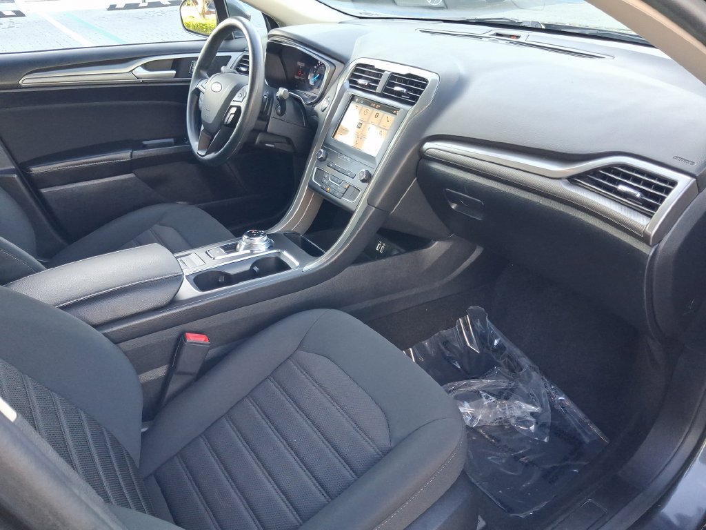 Used 2019 Ford Fusion SE FWD image 25