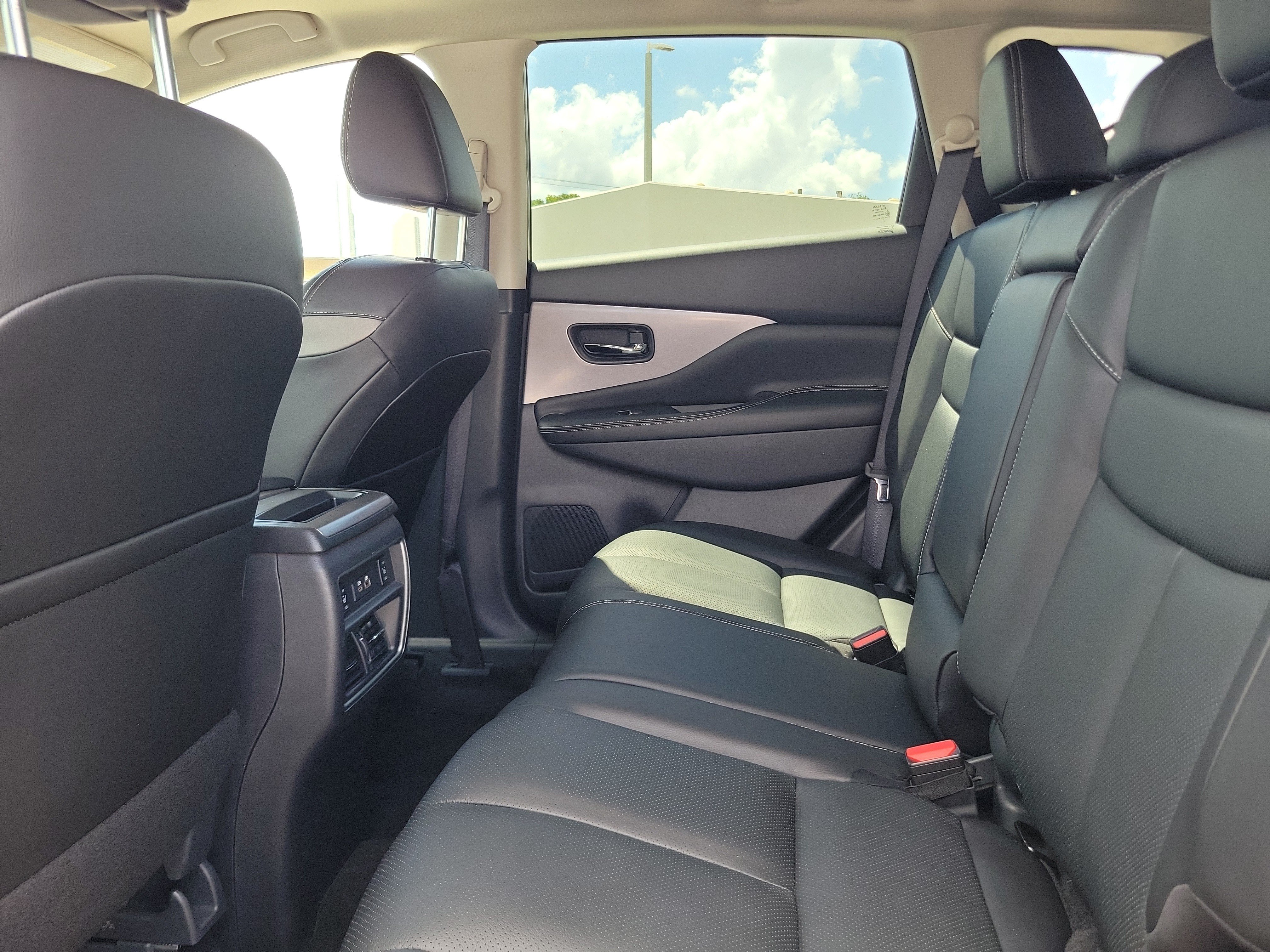 Used 2023 Nissan Murano SL w/ SL Moonroof Package FWD image 14