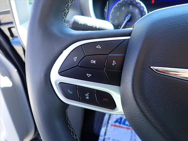 Used 2024 Chrysler Pacifica Touring-L FWD image 19