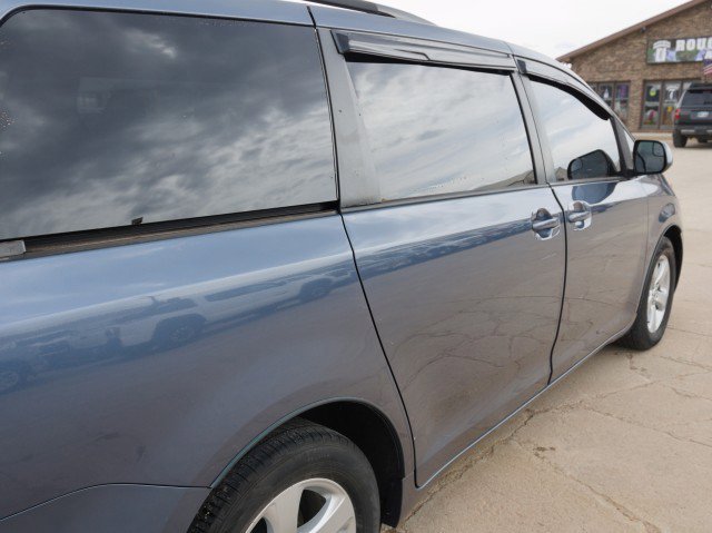 Used 2015 Toyota Sienna LE FWD image 9