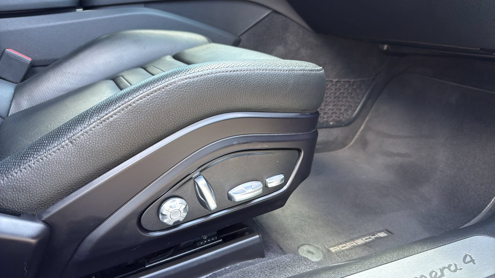 Used 2019 Porsche Panamera 4 AWD/4WD image 26