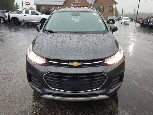 Used 2020 Chevrolet Trax LT w/ LT Convenience Package AWD/4WD image 2
