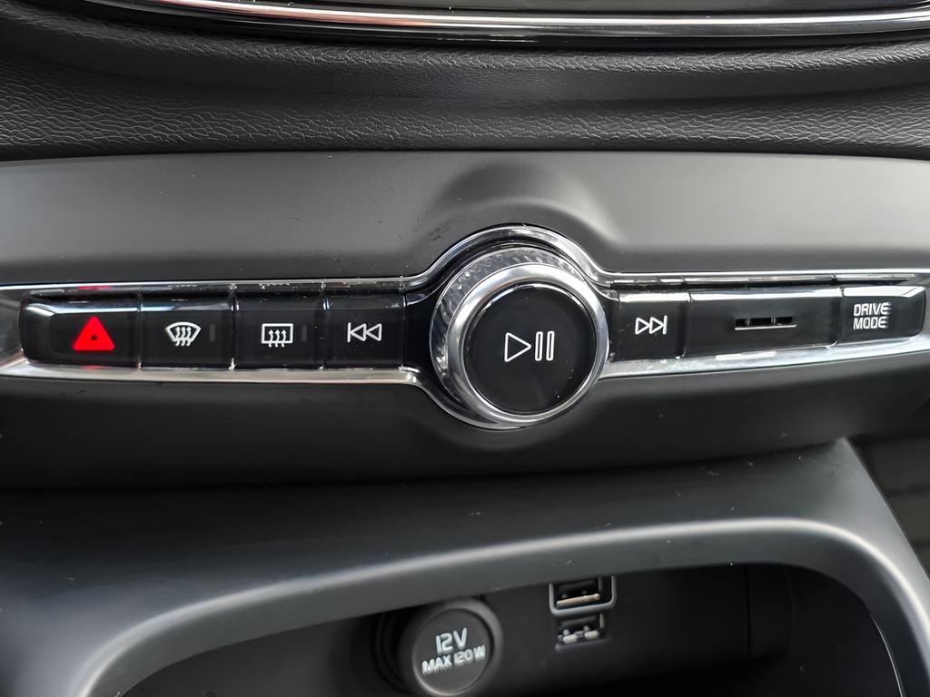 Used 2020 Volvo XC40 T5 Momentum image 32