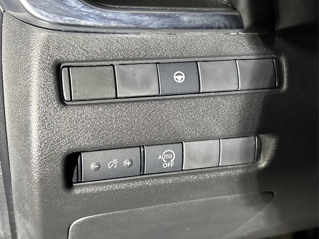 Used 2023 Nissan Rogue SV image 34