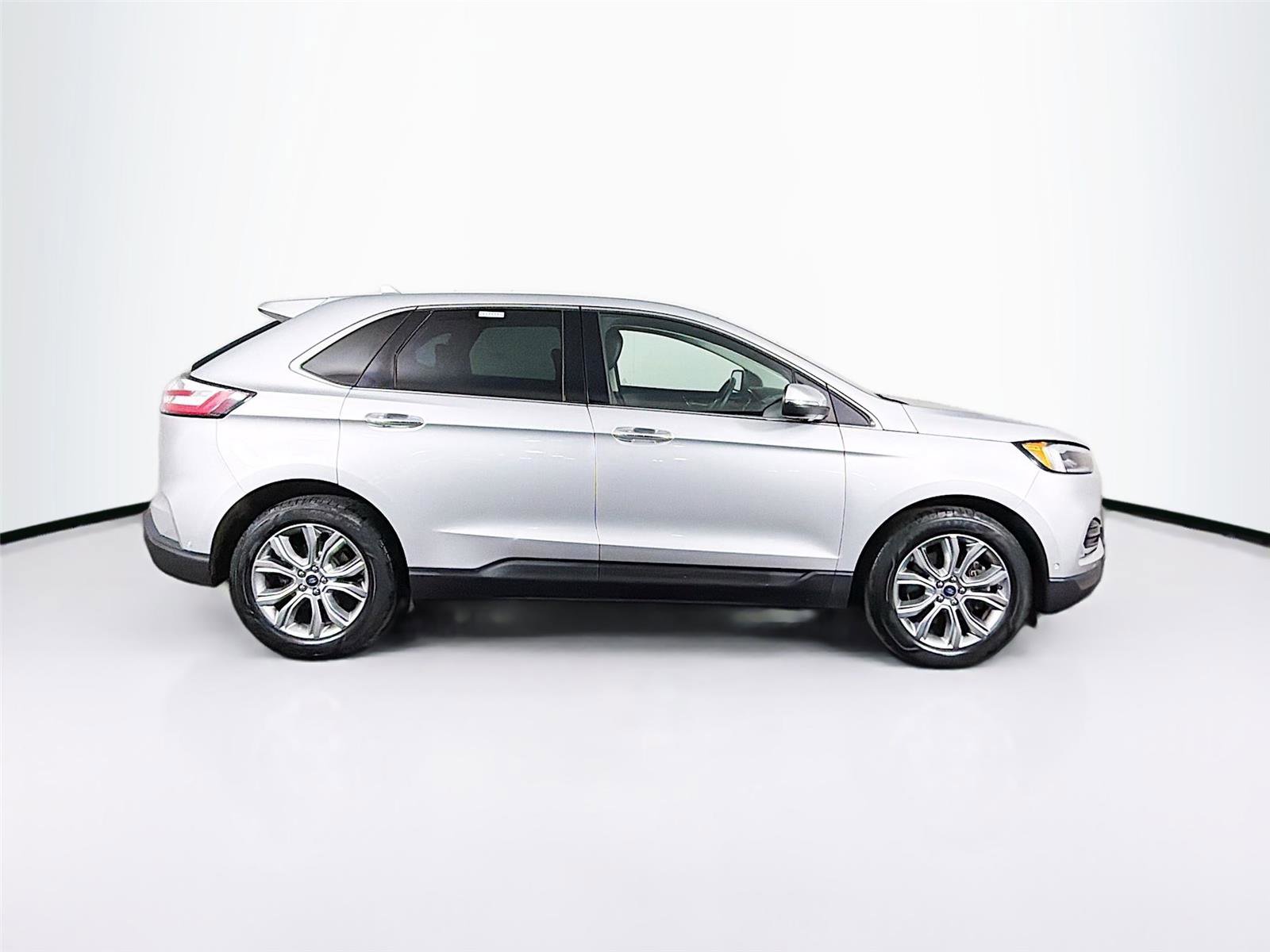 Used 2019 Ford Edge Titanium w/ Equipment Group 301A AWD/4WD image 8