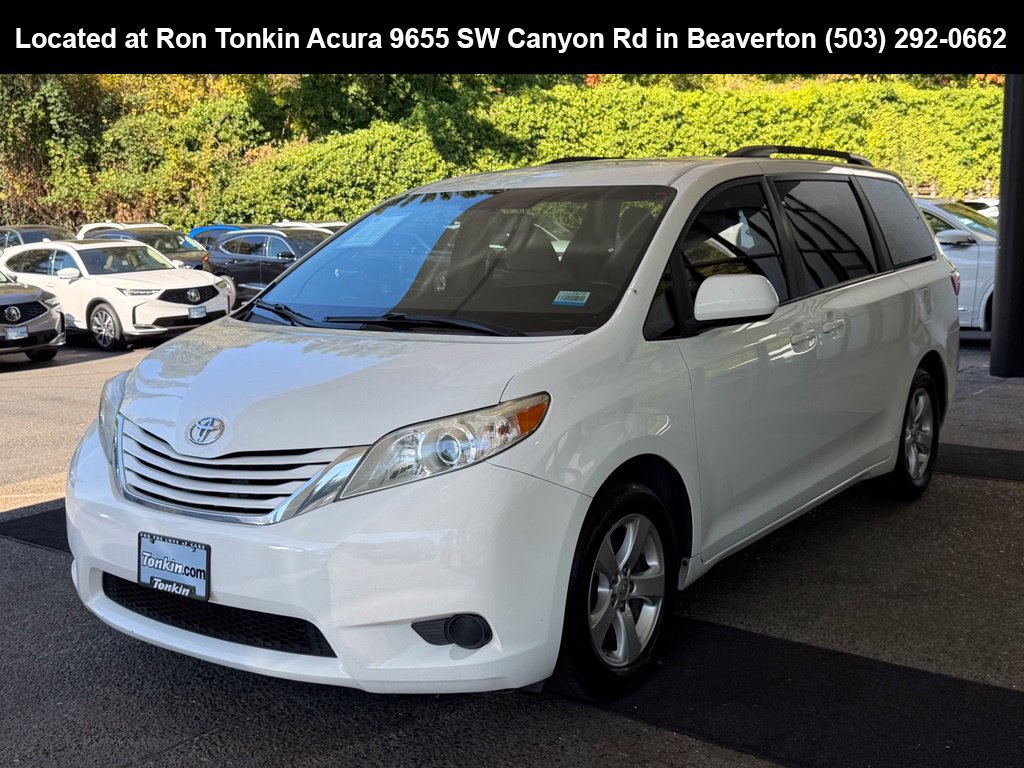 Used 2017 Toyota Sienna LE FWD image 4