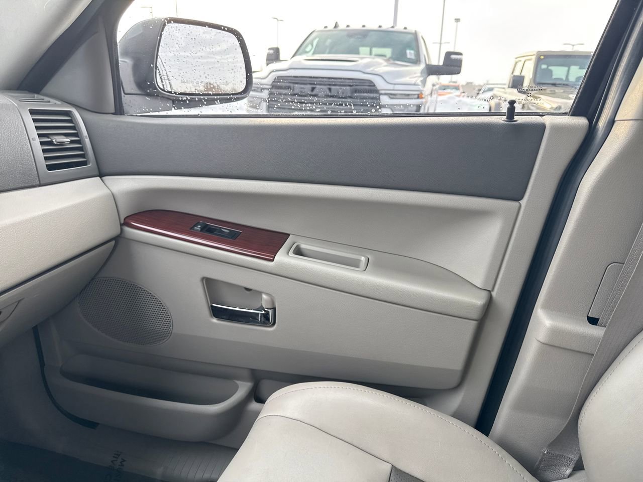 Used 2005 Jeep Grand Cherokee Limited image 20