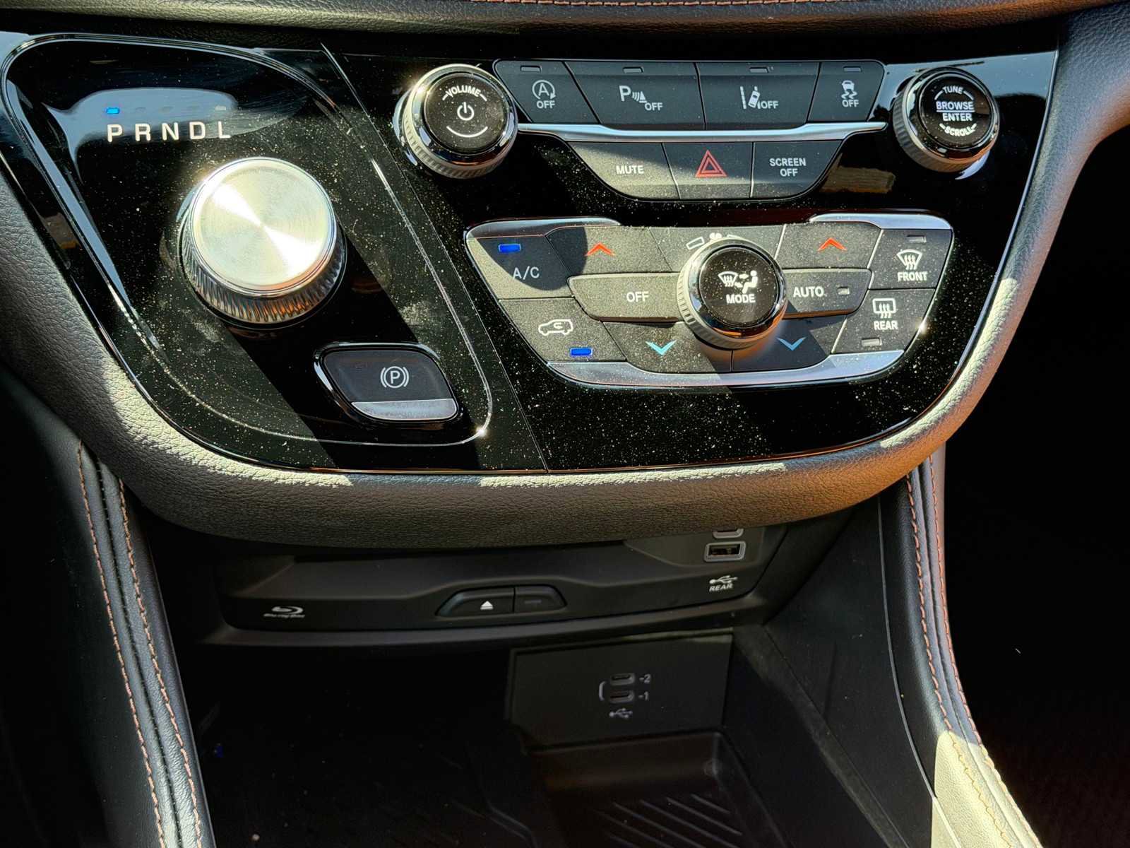 New 2026 Chrysler Pacifica Pinnacle AWD/4WD image 16