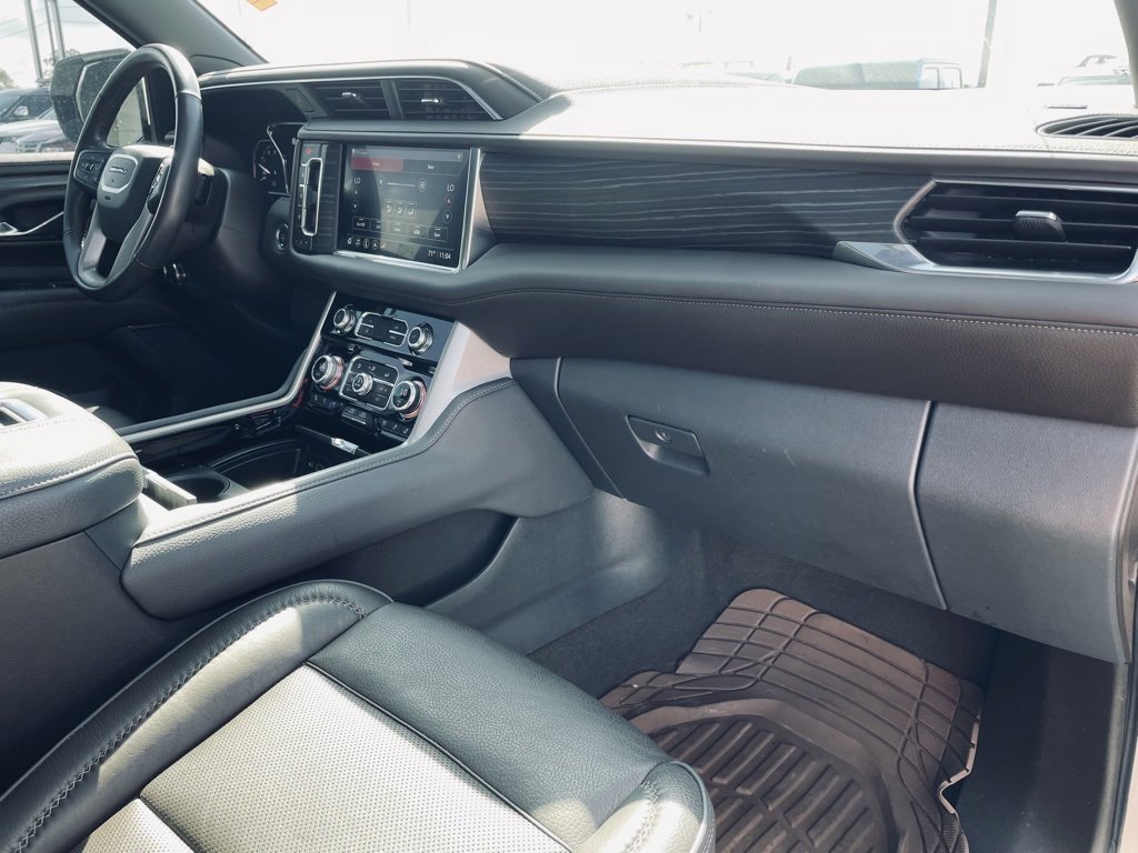 Used 2021 GMC Yukon Denali w/ Denali Premium Package image 33