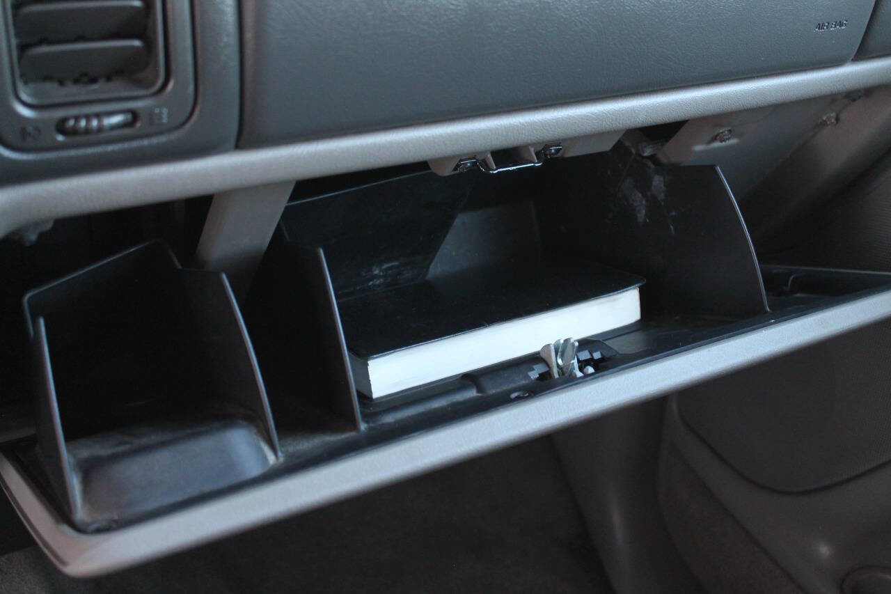 Used 2005 Chevrolet Suburban LS image 42