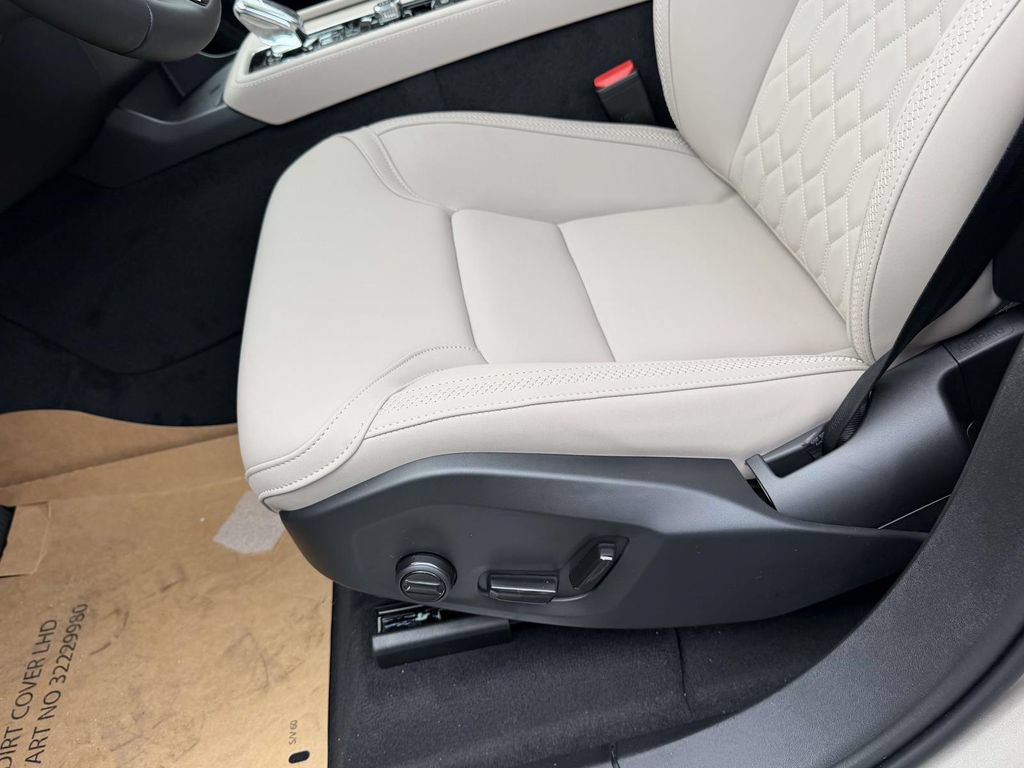 New 2026 Volvo XC90 T8 Plus w/ Protection Package AWD/4WD image 16