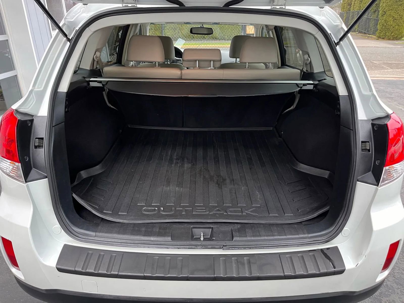 Used 2012 Subaru Outback 3.6R Limited w/ Moonroof Pkg image 27