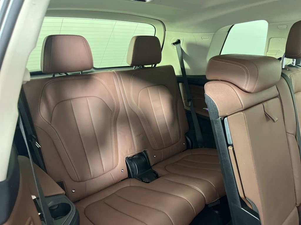 Used 2022 BMW X7 xDrive40i w/ Parking Assistance Package image 11