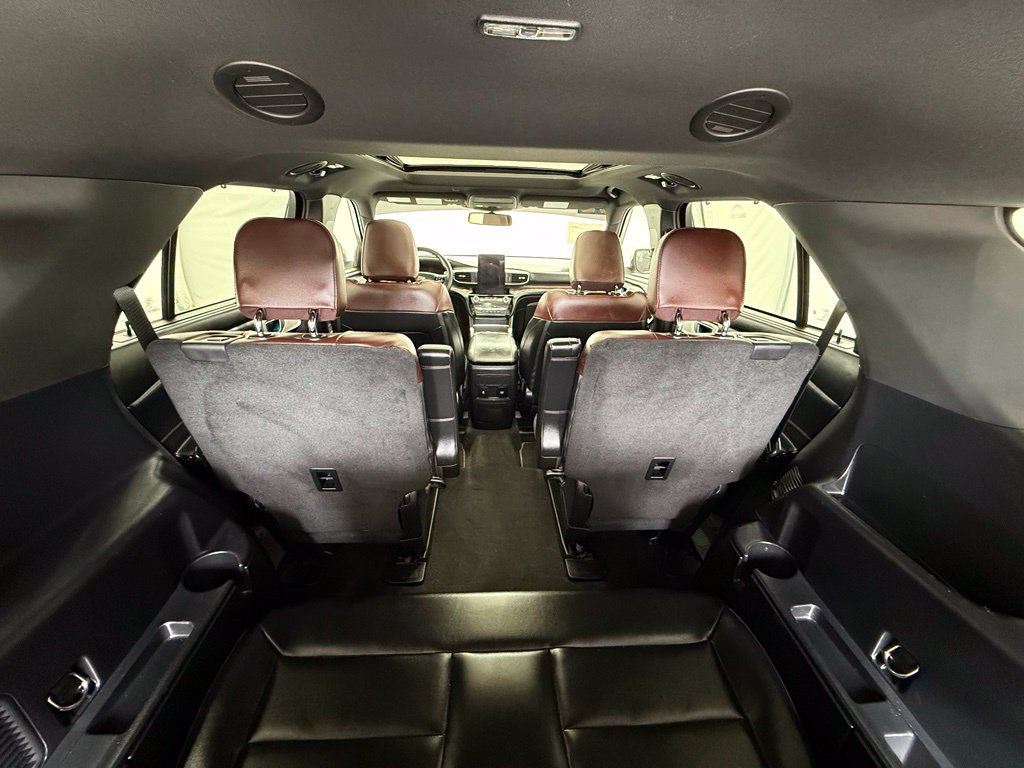 Used 2022 Ford Explorer Platinum w/ Equipment Group 601A AWD/4WD image 35