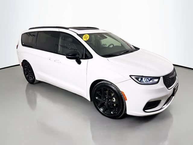 Used 2025 Chrysler Pacifica Limited FWD video 1