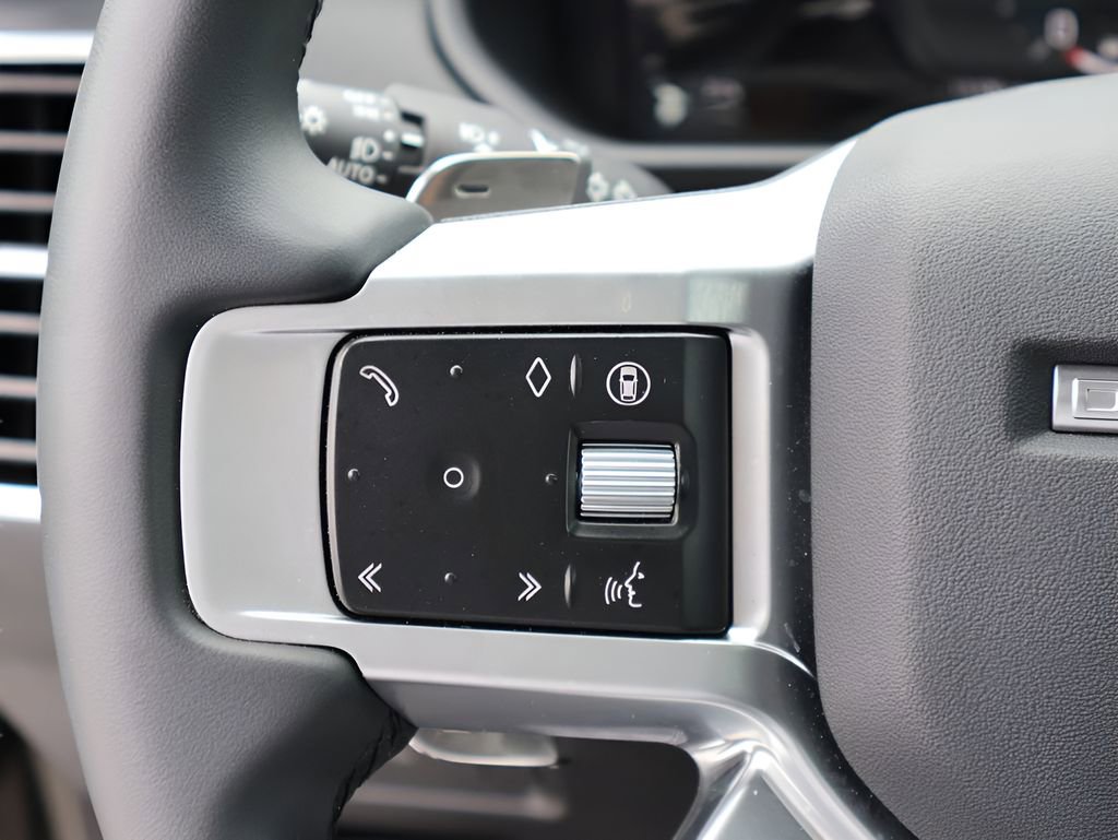 Certified 2025 Land Rover Discovery S AWD/4WD image 32