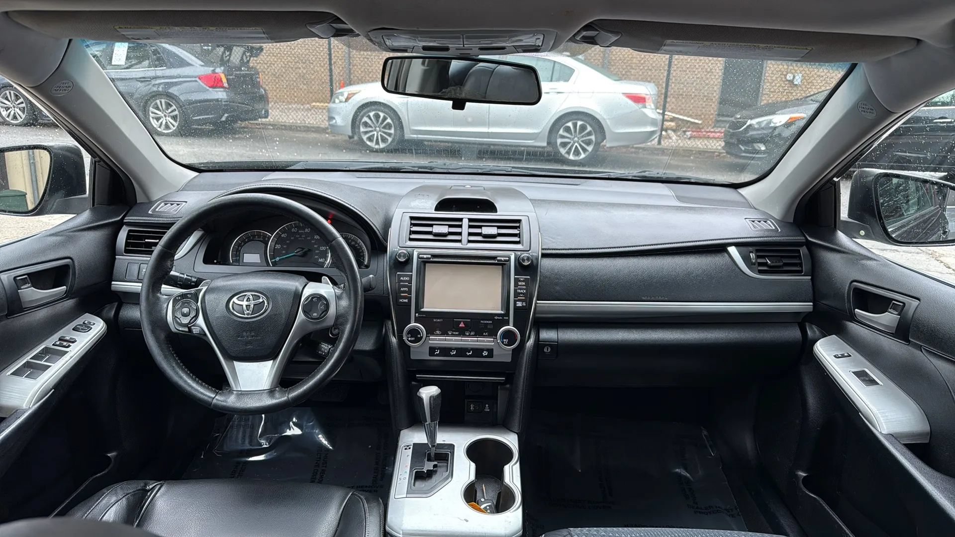 Used 2014 Toyota Camry SE w/ Moonroof Package FWD image 22