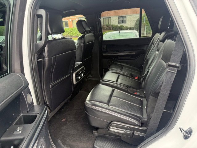 Used 2019 Ford Expedition XLT w/ Equipment Group 202A AWD/4WD image 17