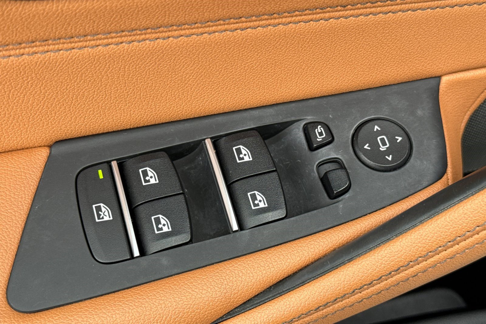 Certified 2023 BMW 530e w/ Premium Package image 13