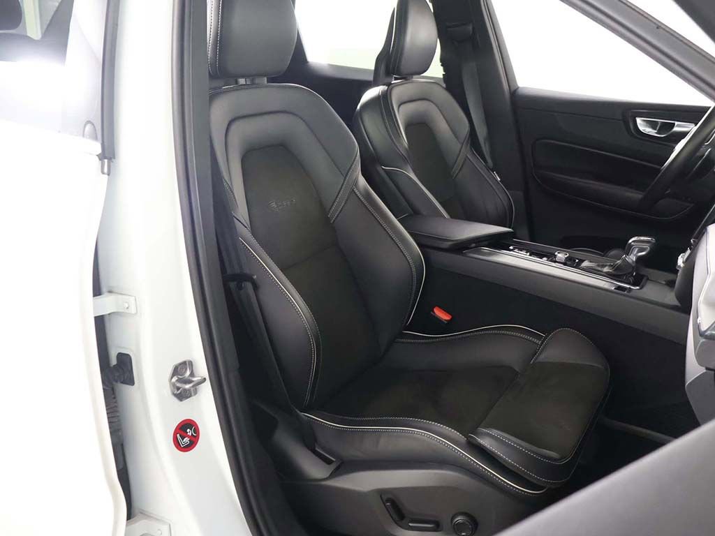 Used 2018 Volvo XC60 T6 R-Design w/ Vision Package image 33