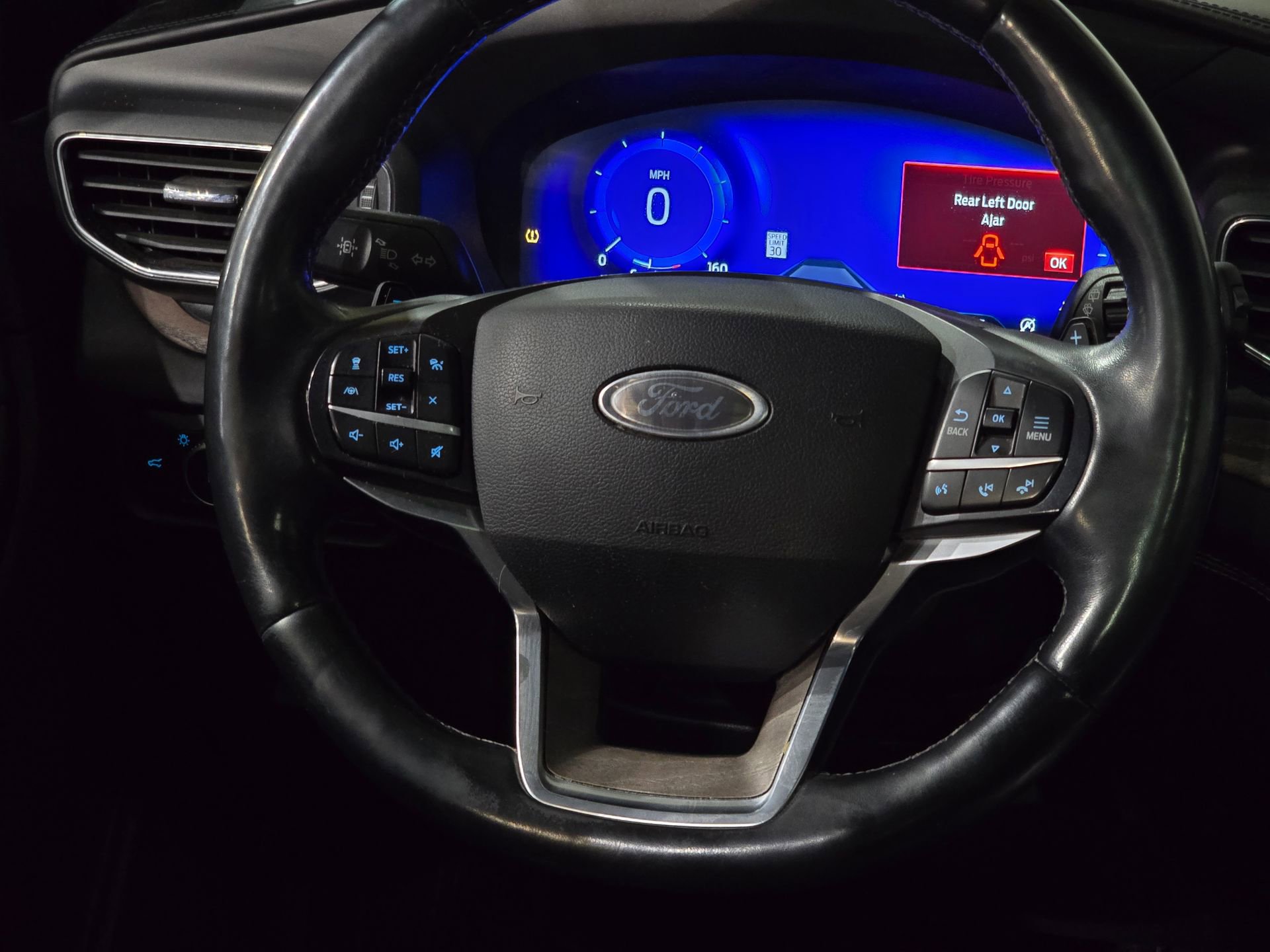 Used 2020 Ford Explorer Platinum w/ Premium Technology Package image 25