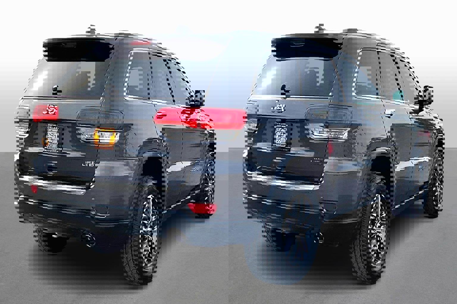 Used 2017 Jeep Grand Cherokee Limited image 2