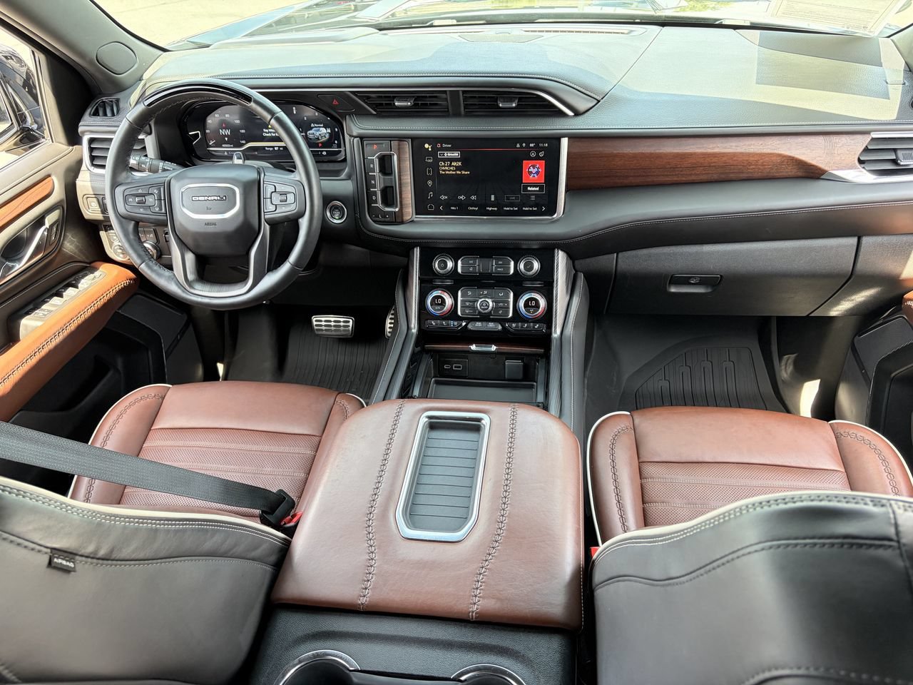 Used 2024 GMC Yukon Denali Ultimate AWD/4WD image 15