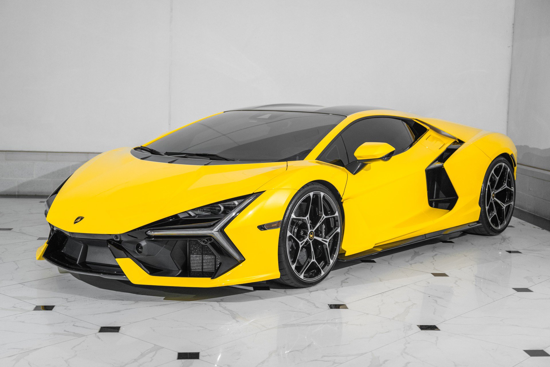 Used 2024 Lamborghini Revuelto image 5