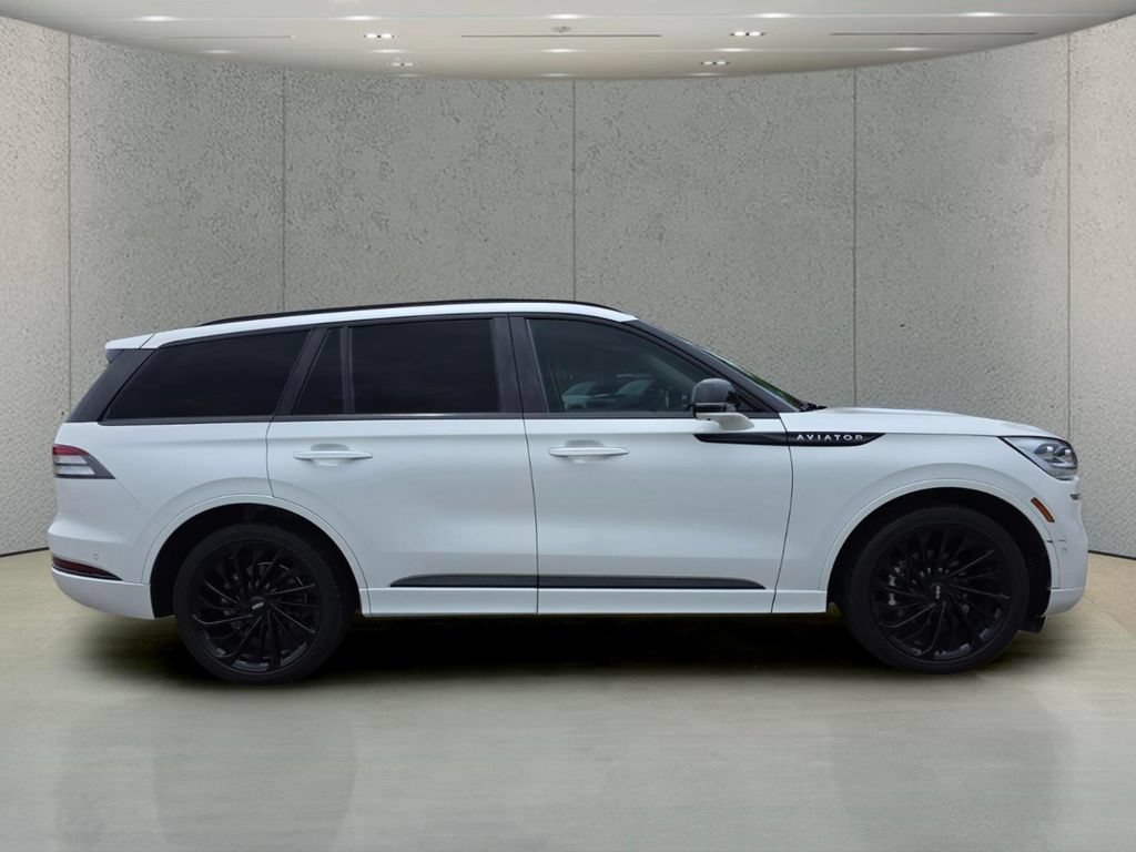 Used 2024 Lincoln Aviator Reserve w/ Equipment Group 201A AWD/4WD image 3