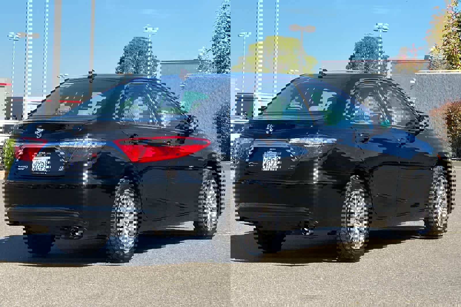 Used 2017 Toyota Camry XLE image 2