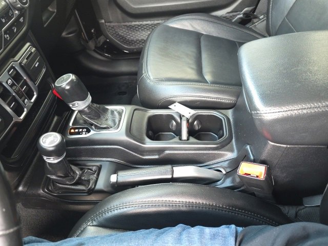 Used 2020 Jeep Wrangler Unlimited Sahara image 28