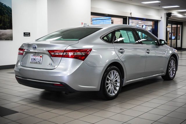 Used 2018 Toyota Avalon Limited image 7