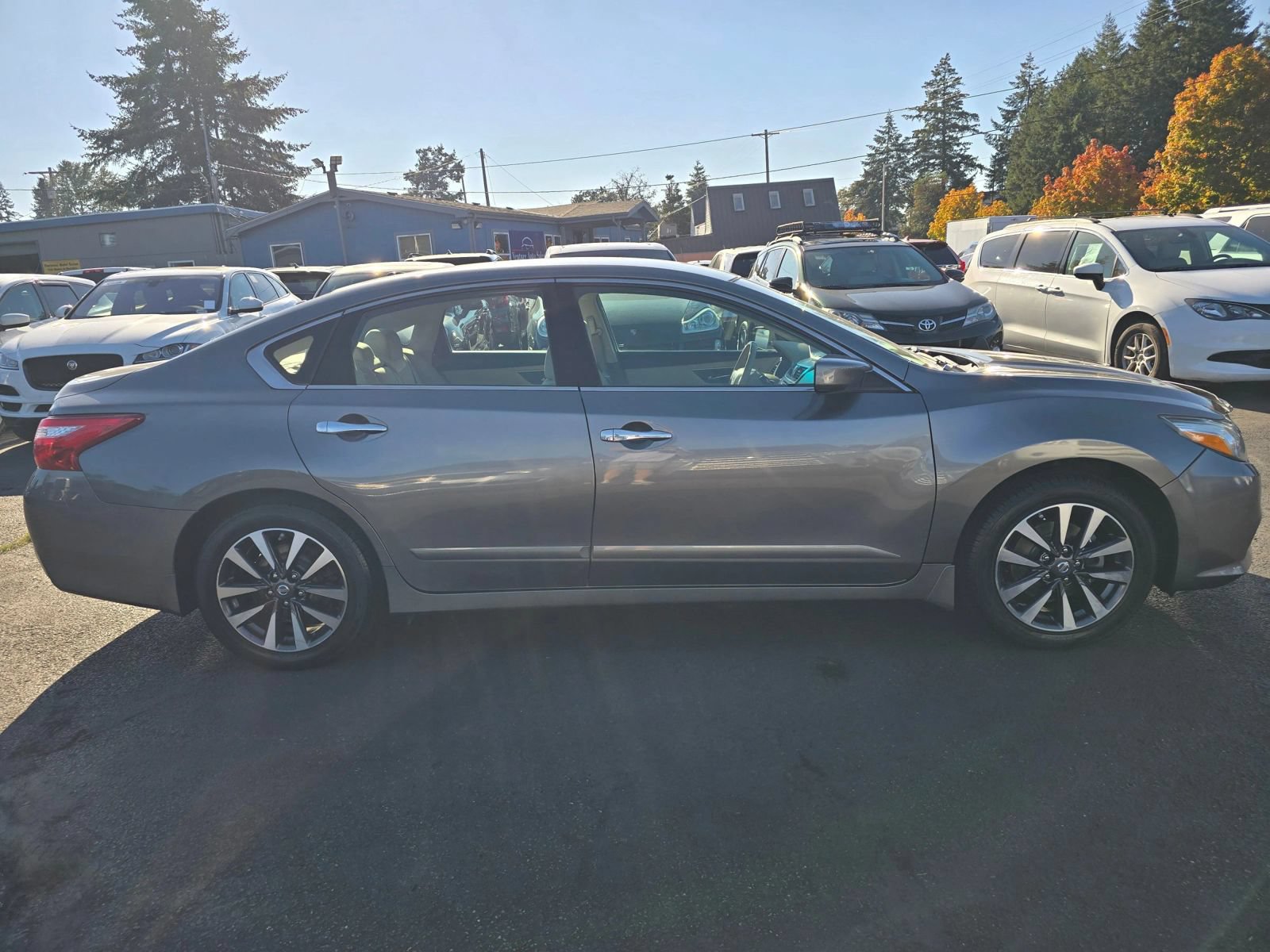 Used 2016 Nissan Altima 2.5 SV FWD image 6
