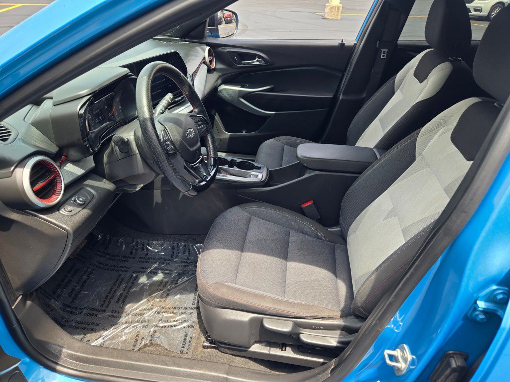 Used 2025 Chevrolet Trax RS FWD image 19