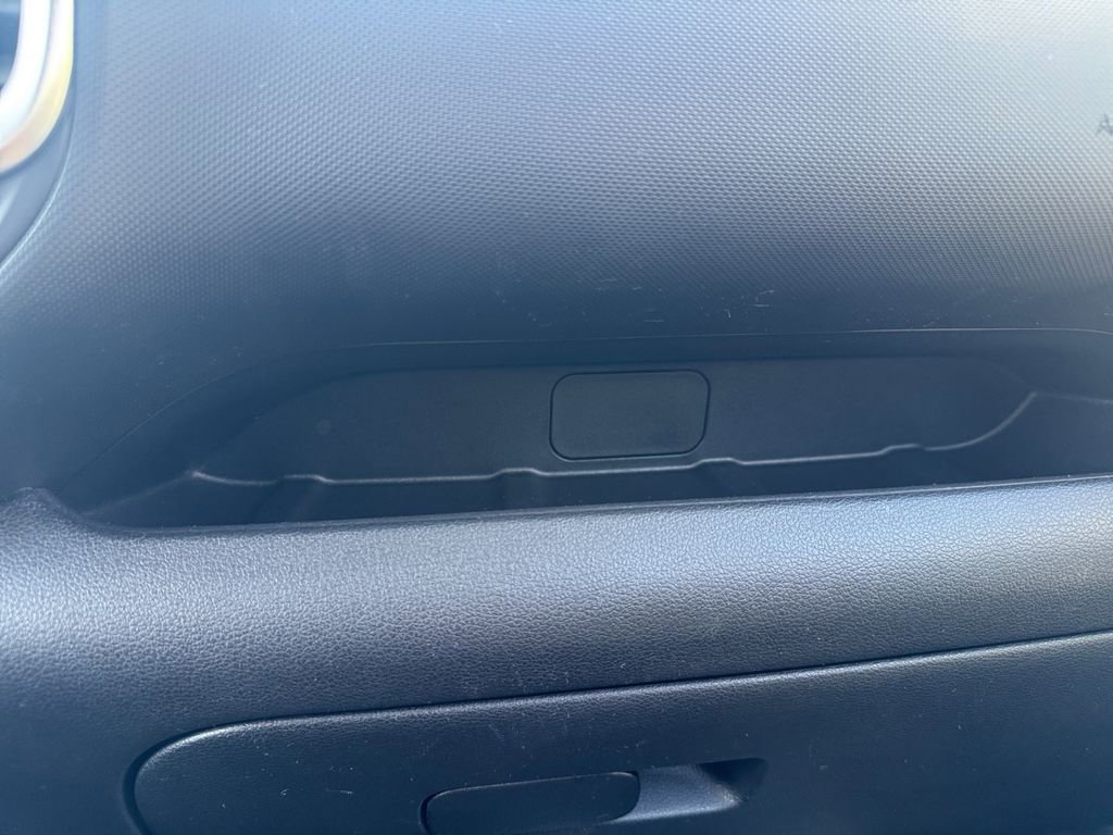 Used 2023 Hyundai Venue SEL image 30