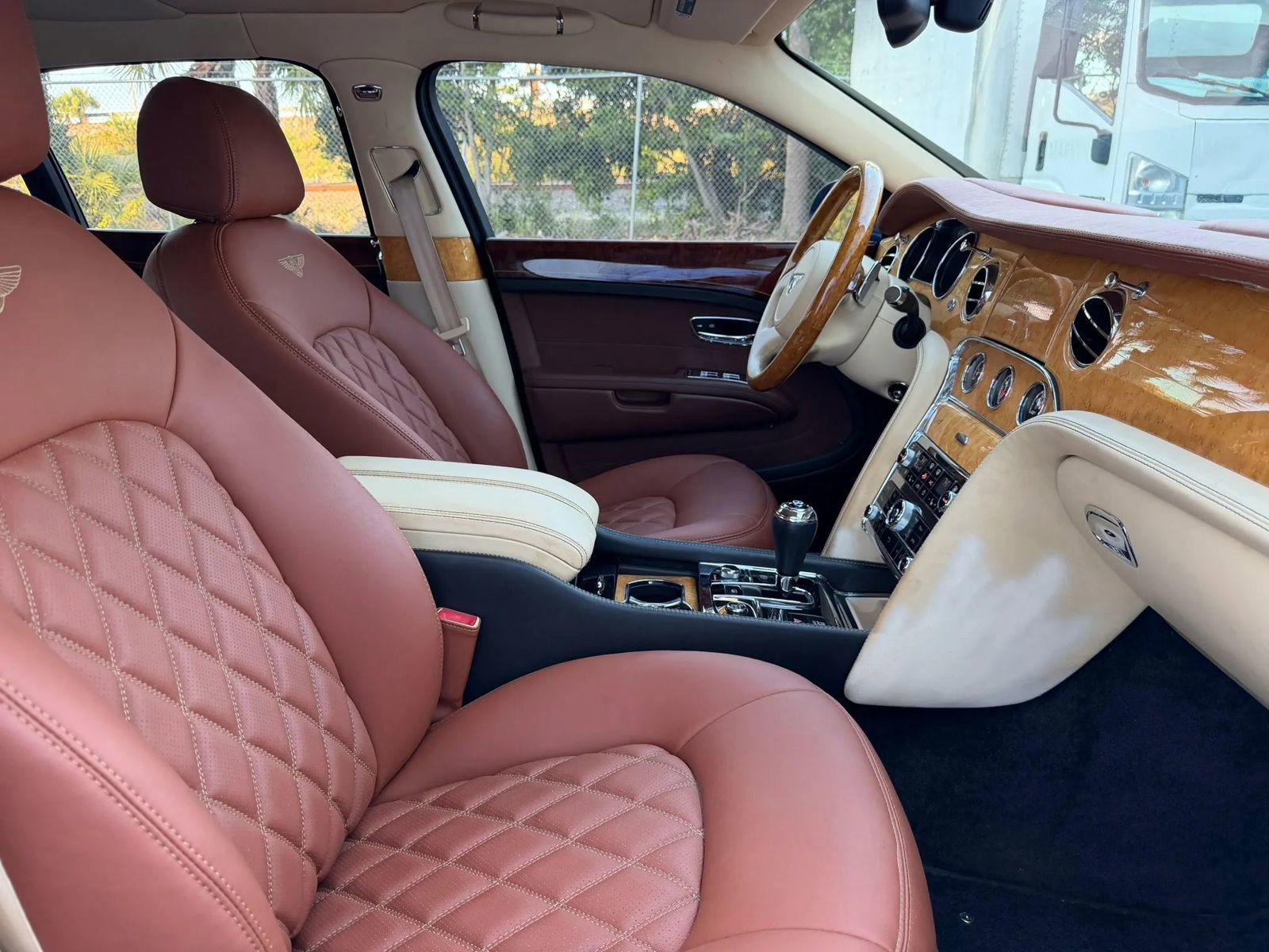 Used 2014 Bentley Mulsanne RWD image 31