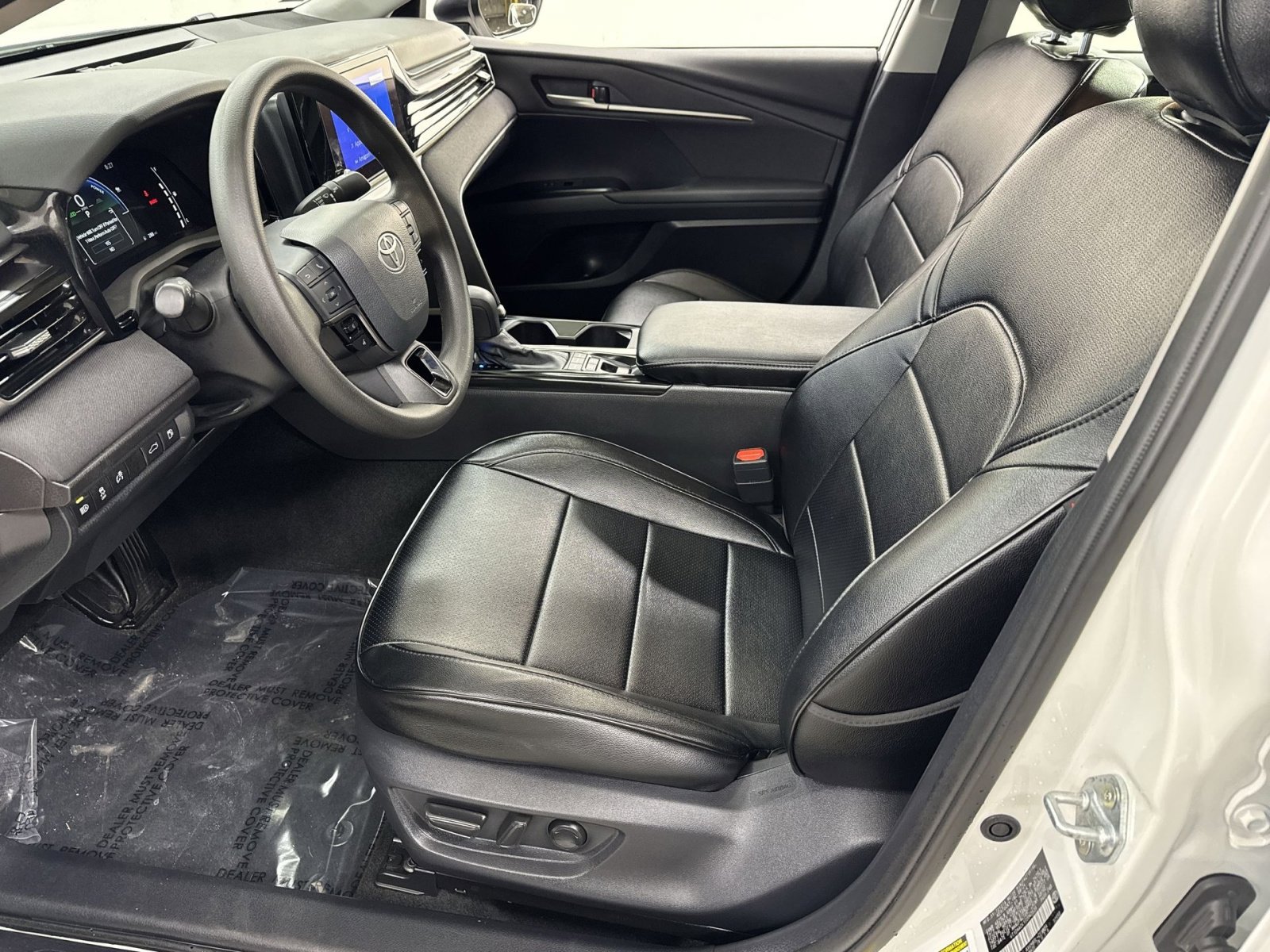 Used 2025 Toyota Camry LE image 2