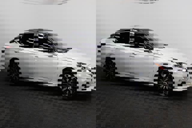 Used 2020 Nissan Altima 2.5 SR w/ Premium Package image 3