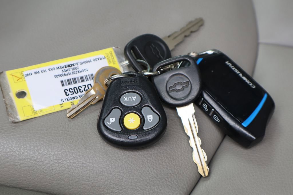 Used 2005 Chevrolet Silverado 2500 LS w/ Heavy-Duty Power Package image 29