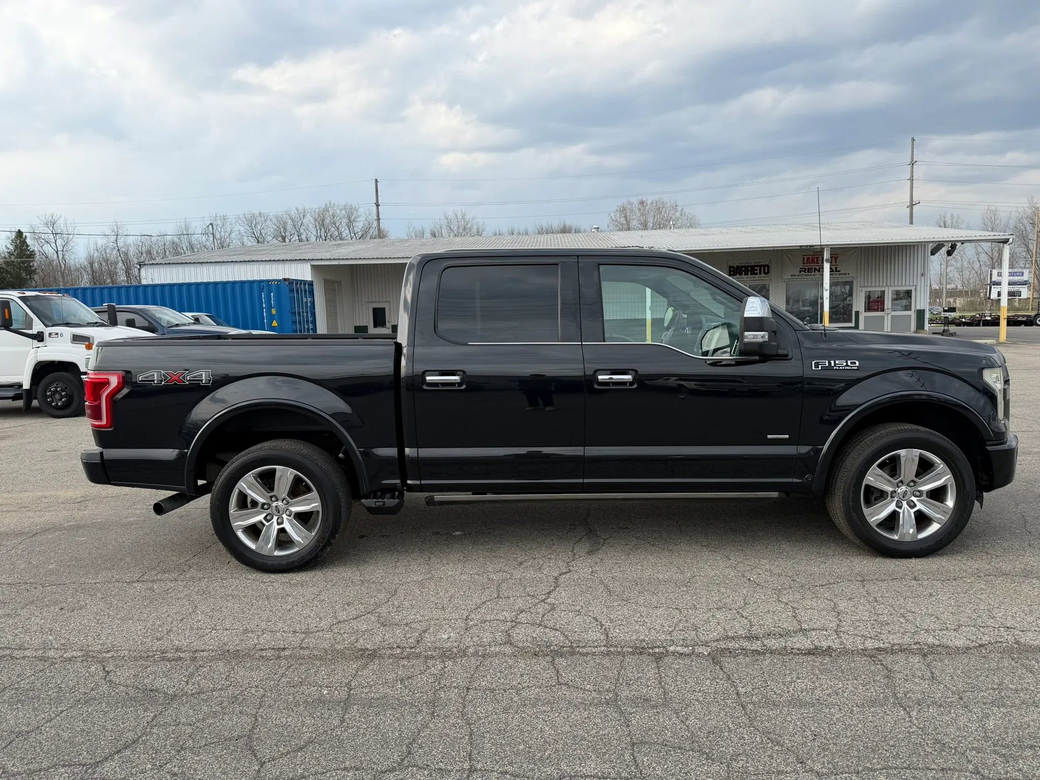 Used 2015 Ford F150 Platinum w/ Equipment Group 701A Luxury AWD/4WD image 4