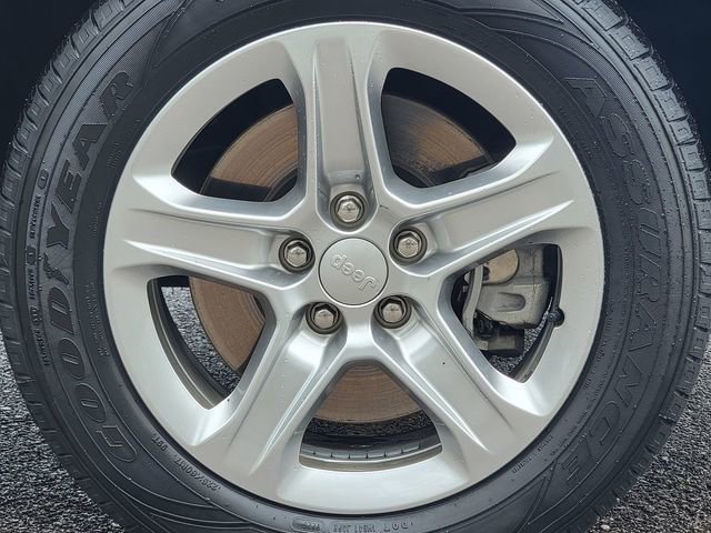 Certified 2023 Jeep Compass Latitude w/ Convenience Group AWD/4WD image 17